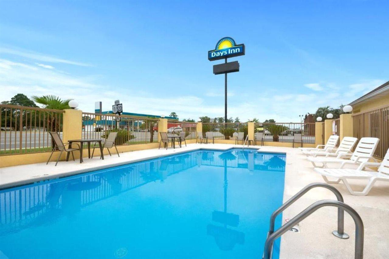 Days Inn By Wyndham Alma Экстерьер фото