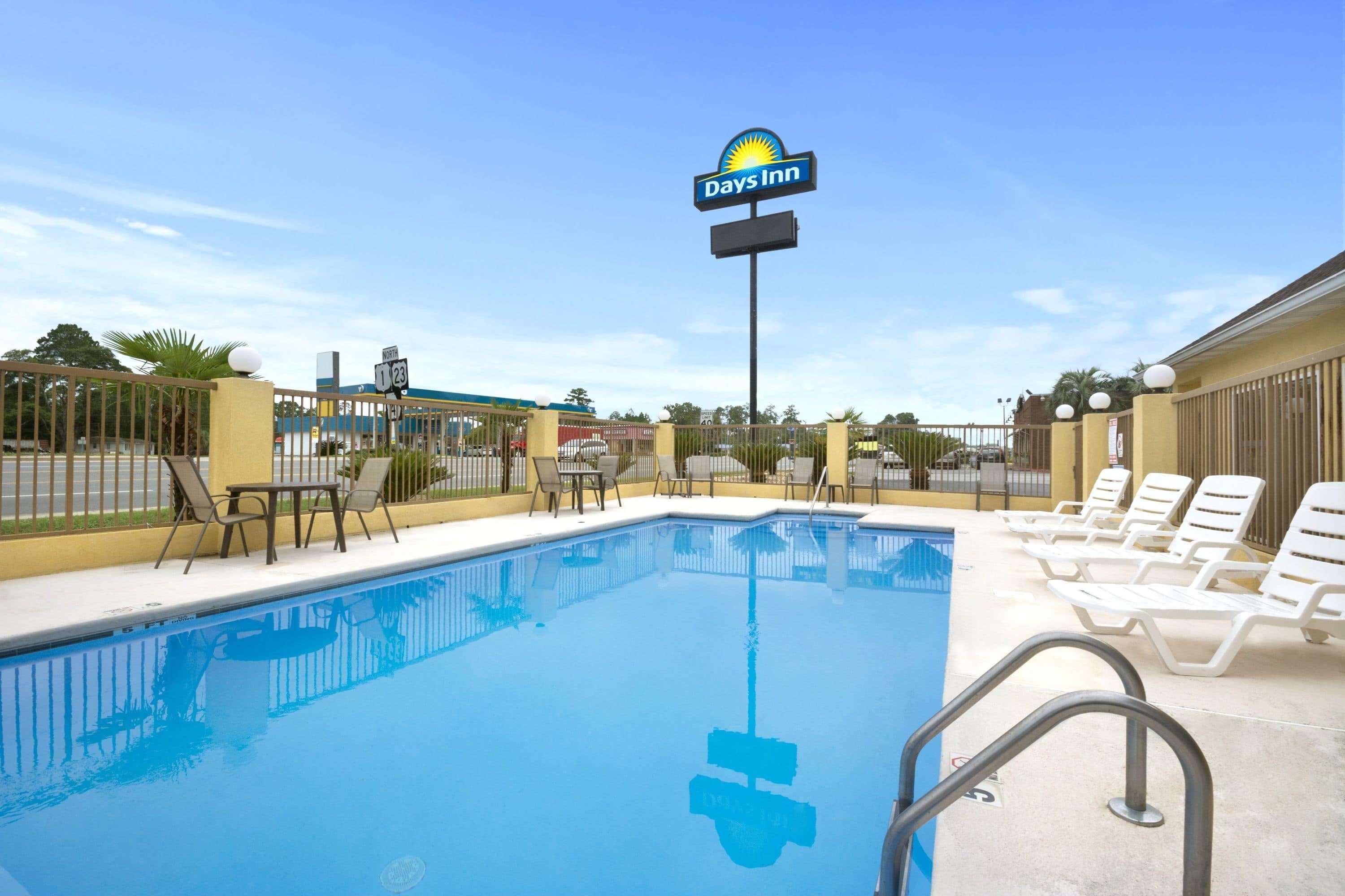 Days Inn By Wyndham Alma Экстерьер фото