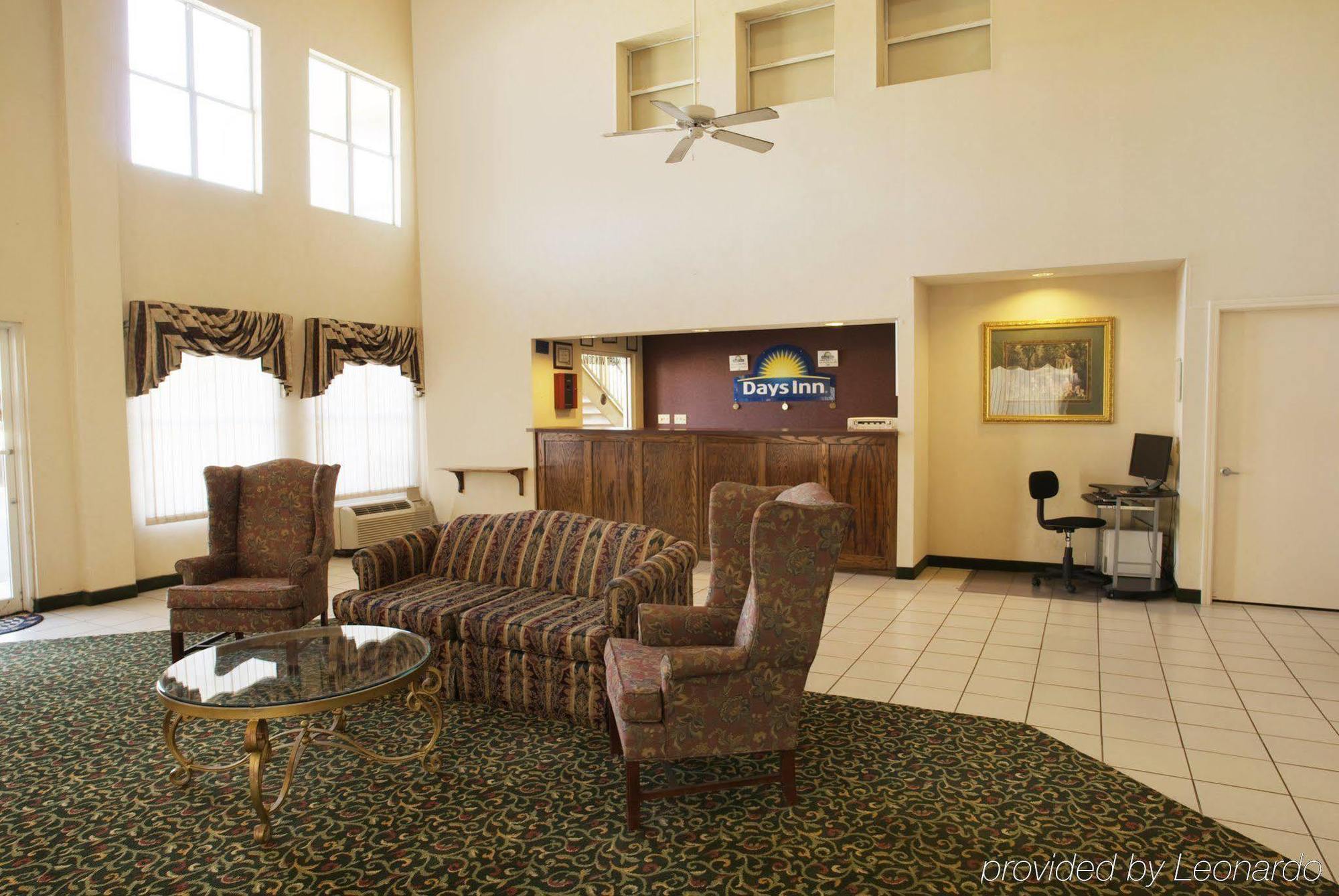 Days Inn By Wyndham Alma Интерьер фото