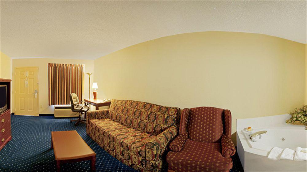 Days Inn By Wyndham Alma Экстерьер фото